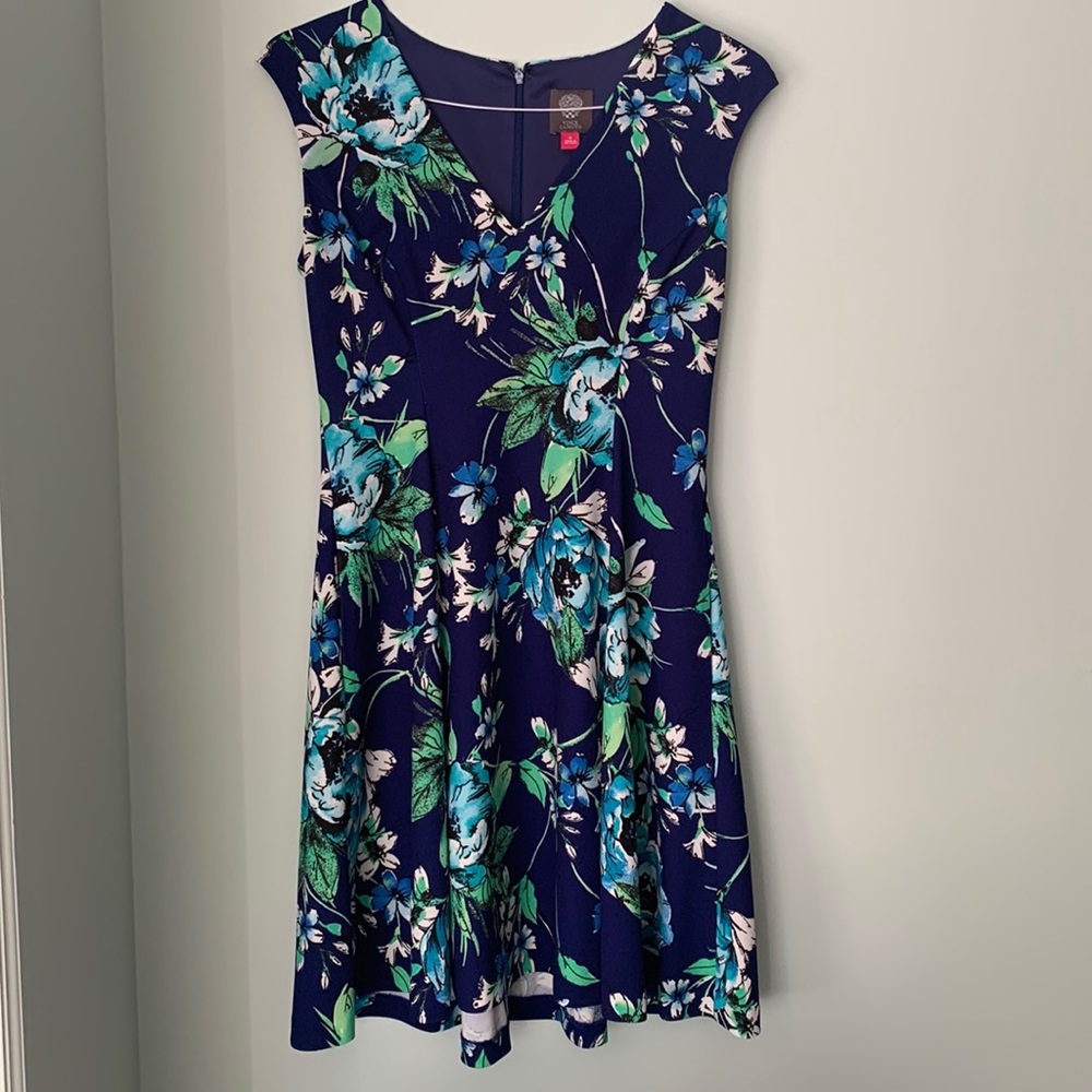 Women’s size 6 - Vince Camuto blue floral A-line dress with pockets